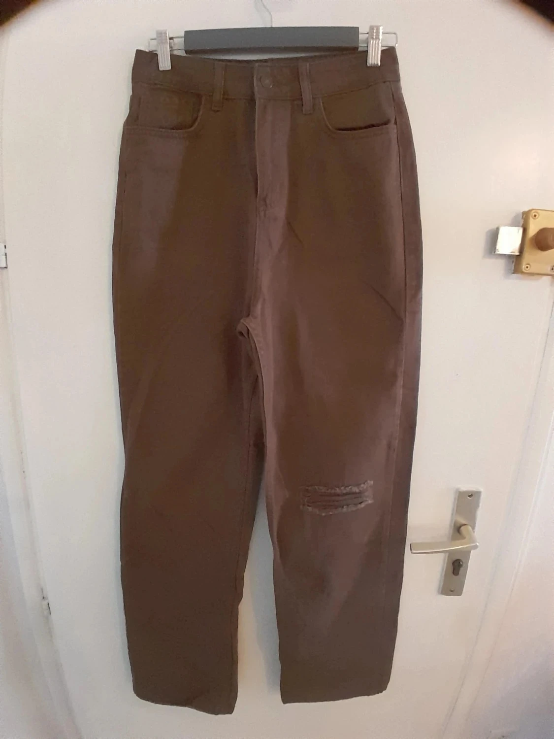 Jeans femme, style déchiré Taille 38, couleur marron